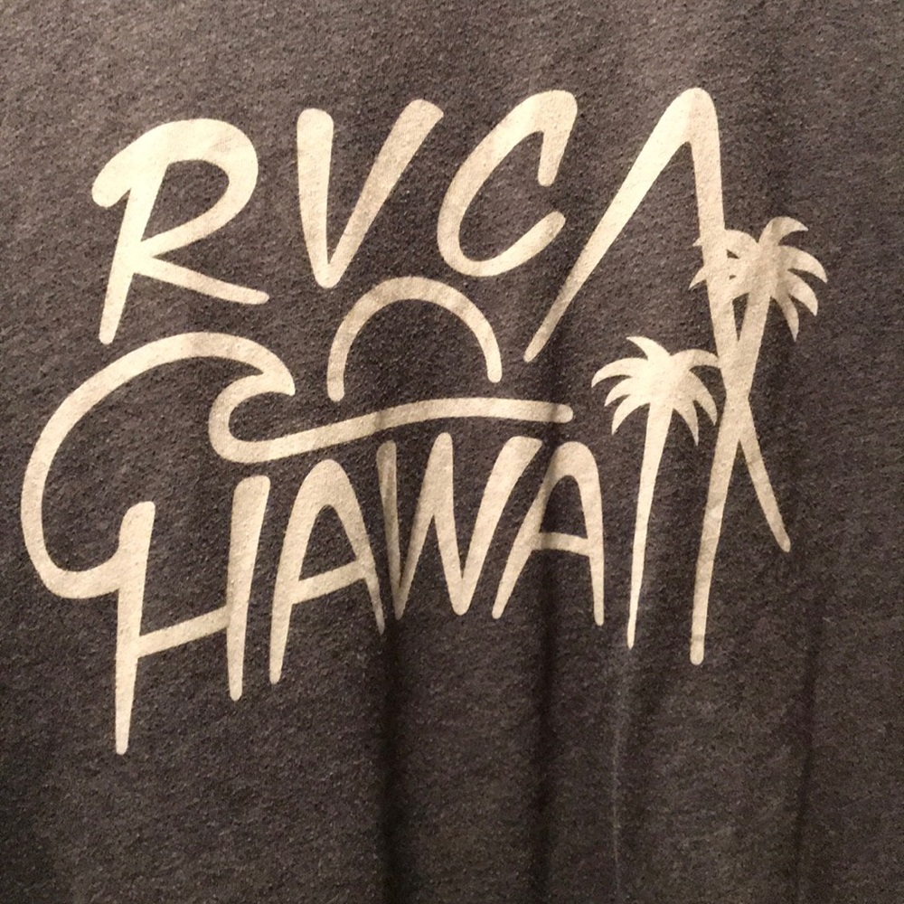 Lightly worn RVCA shirt medium. Great material!